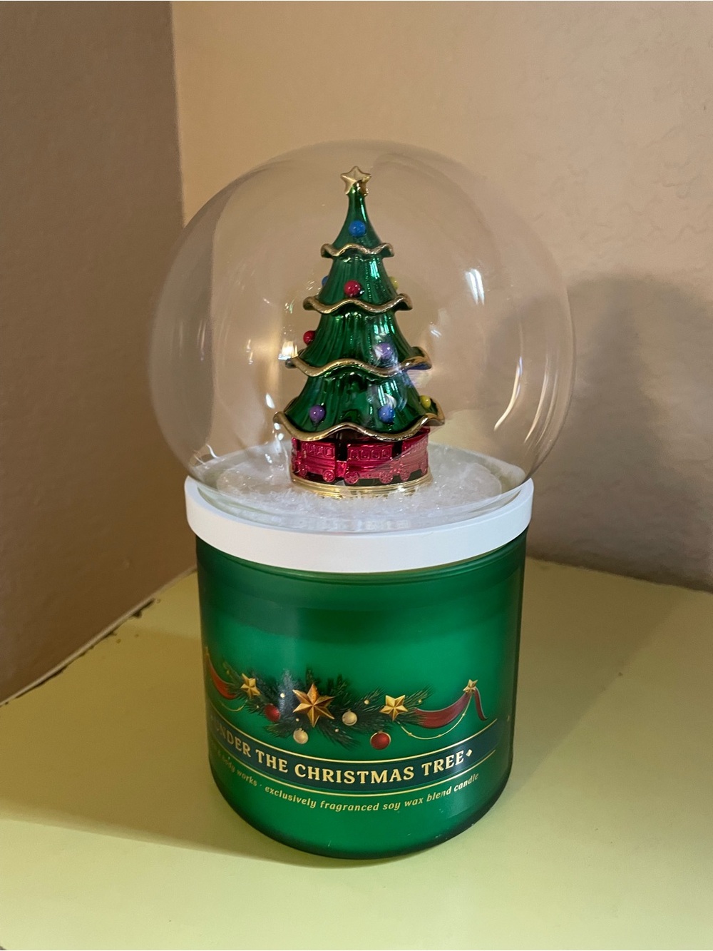 Bath and Body Works Under The Christmas Tree Snow Globe Candle New in the Box